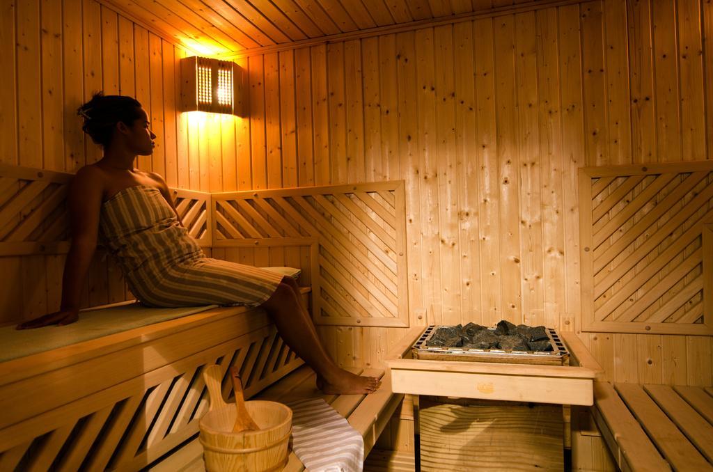 Tigmiza Boutique Hotel & Spa Ouled Jelal Luaran gambar A woman in a sauna
